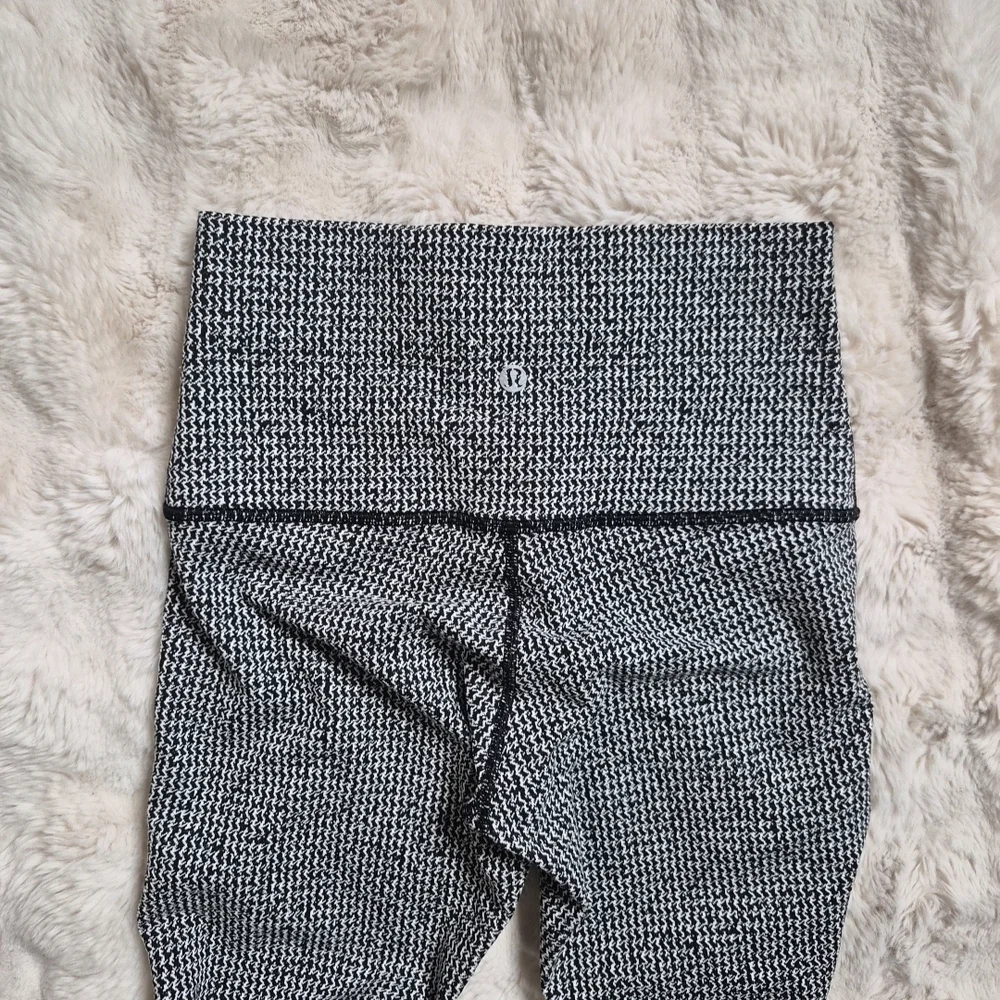 Womens Lululemon Leggings Size 6 Graphic Mini Houndstooth Print Black White High